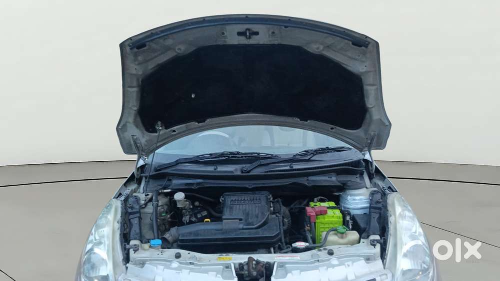 Maruti Suzuki Swift Lxi Bsiv, 2011, Petrol