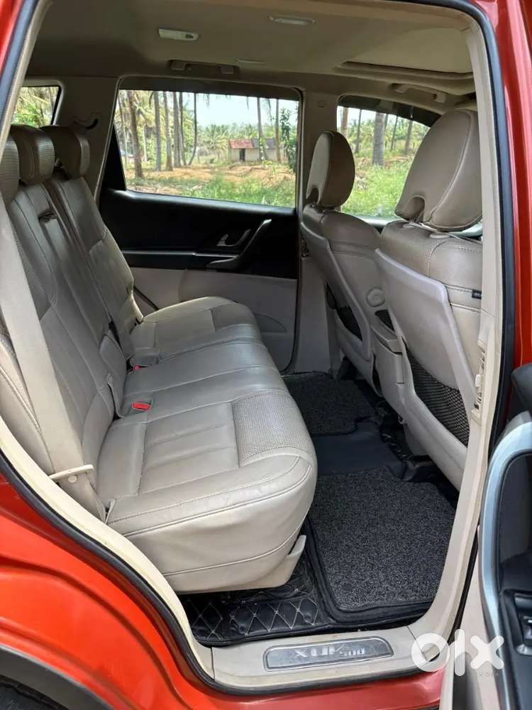 Xuv 500 W10 (top Model With Sunroof) Well Maintained