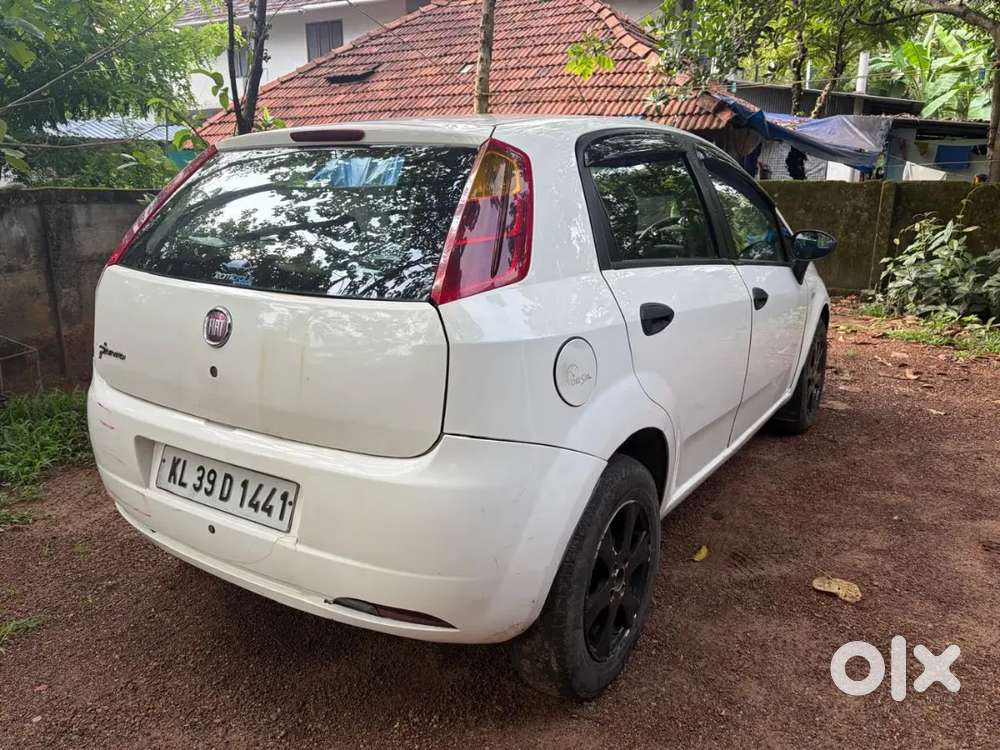 Fiate Punto 2011 80000rs
