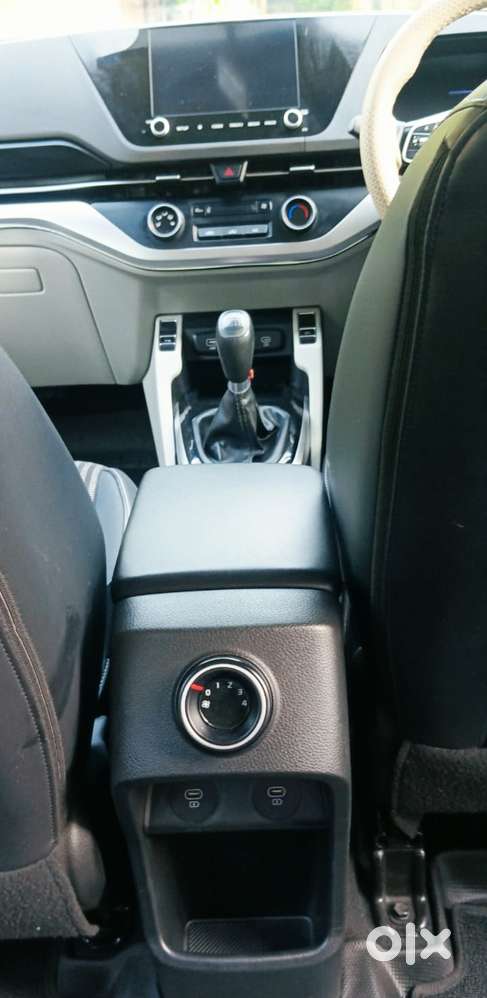 Kia Carens 1.5 Prestige 7 Str, 2023, Petrol