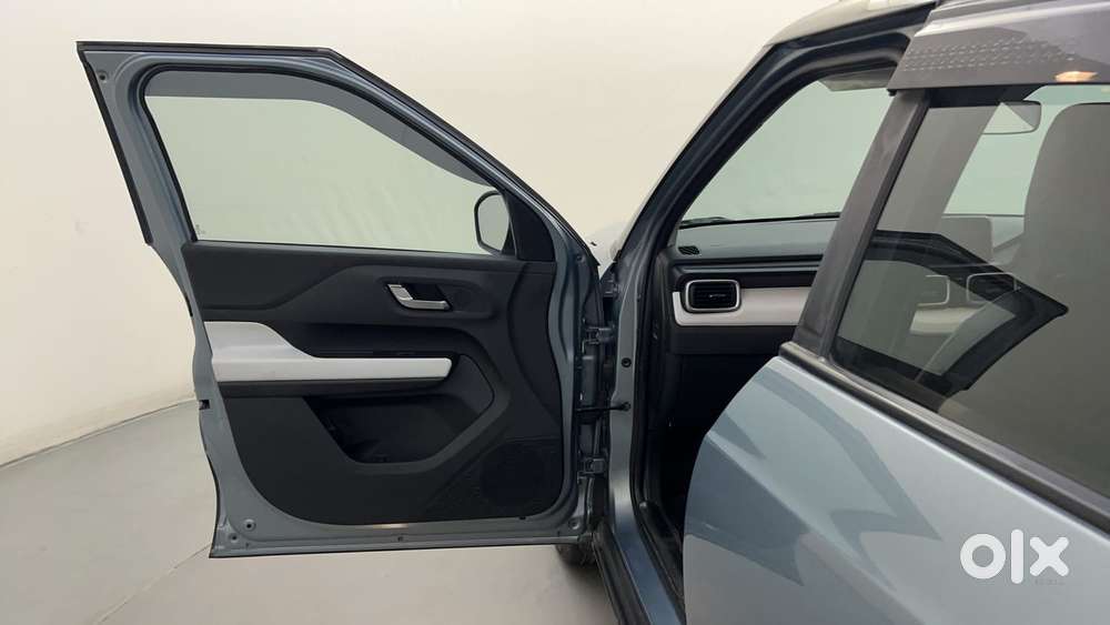 Tata Punch 1.2 Revotron Creative Amt Dual Tone, 2023, Petrol