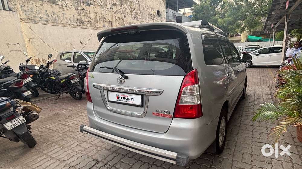 Toyota Innova 2.5 Vx 8 Str Bs-iii, 2012, Diesel