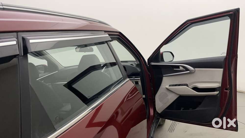 Kia Carens 1.5 Prestige Plus 7 Str Imt, 2023, Petrol