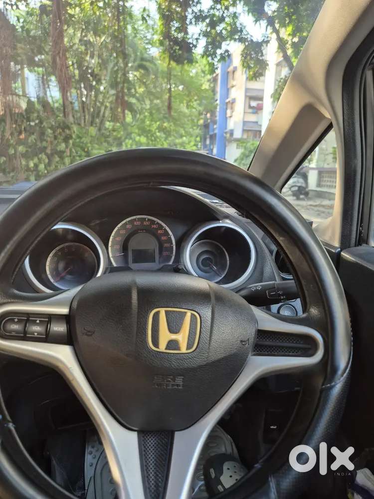 Honda Jazz 1.2 Zx 2011( All Paper Clear Upto 2031)