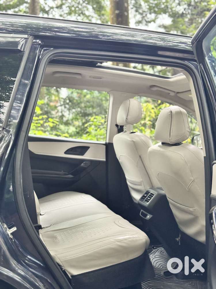 Mahindra Xuv700 Ax 5 Petrol Mt Str (e), 2022, Diesel