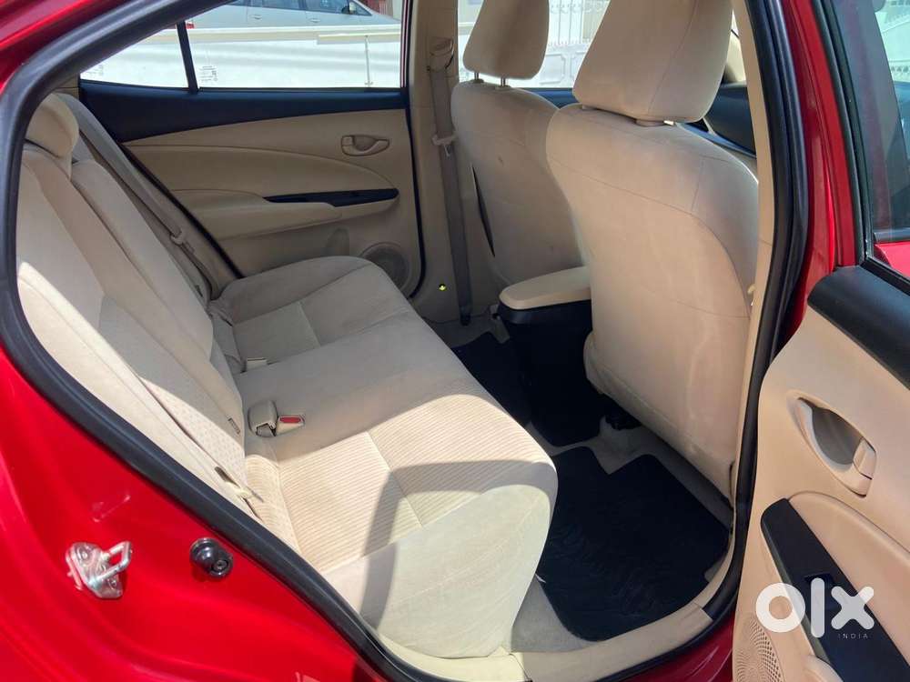 Toyota Yaris V Cvt, 2019, Petrol