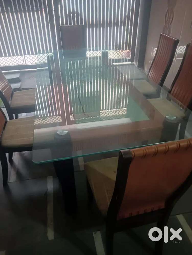 Dining table 6 sitter glass