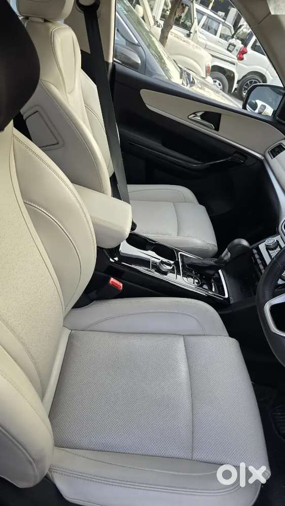 Mahindra Xuv700 2023 Petrol 31500 Km Driven