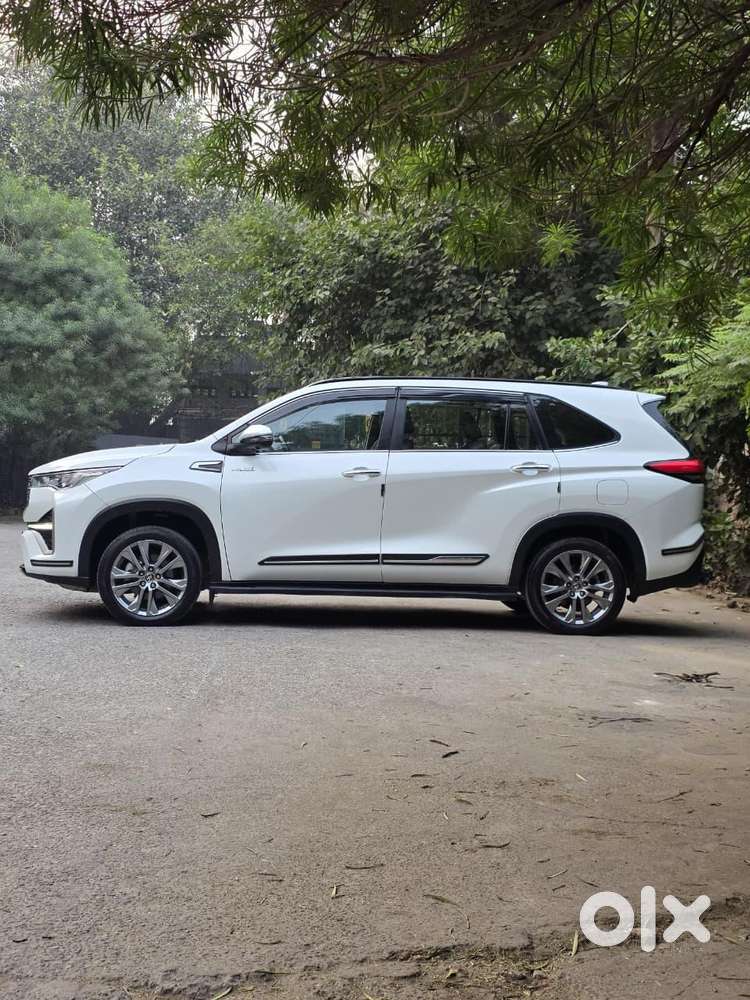 Toyota Innova Hycross 2.0 Zx Hybrid 7 Str, 2024, Petrol