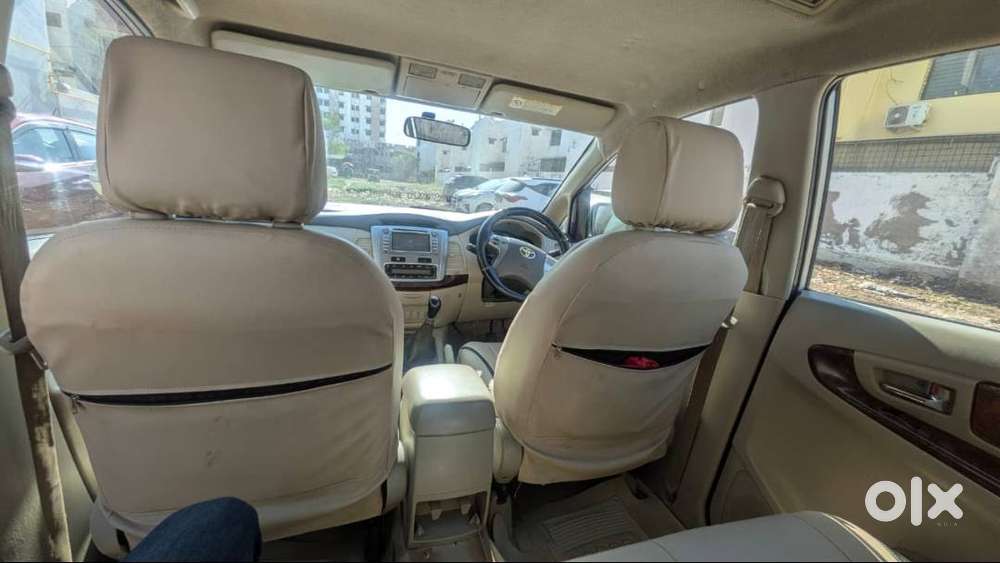 Innova 2.5 E (oct-2014)