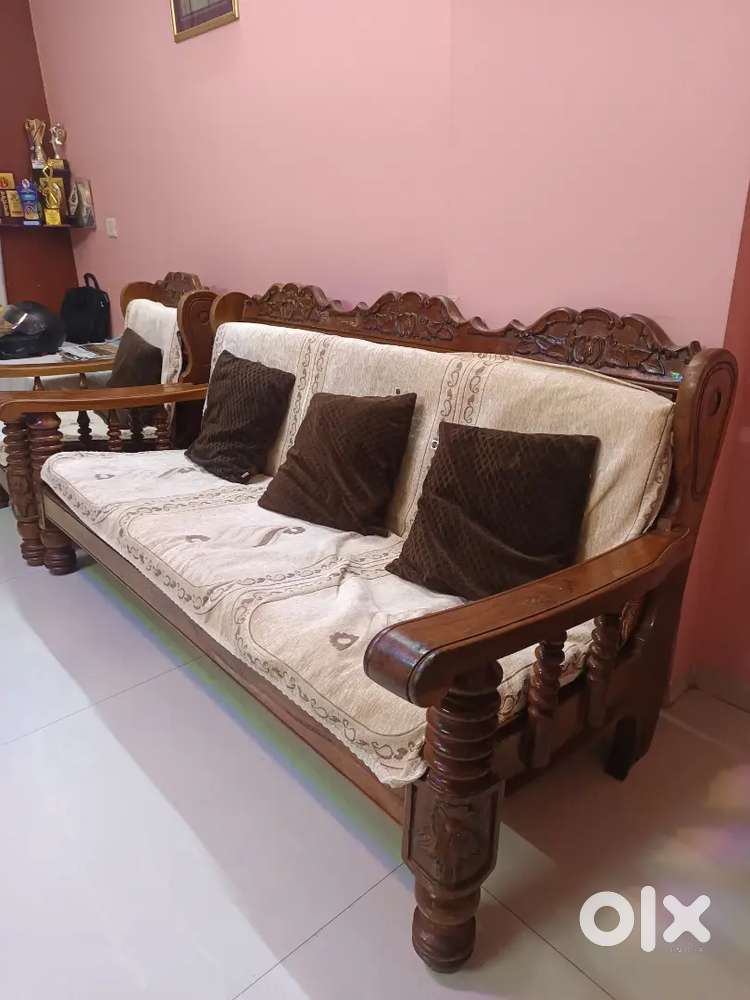 Solid Teak Wood (Sagwan) 5 Seater Hand-Carved Sofa Set