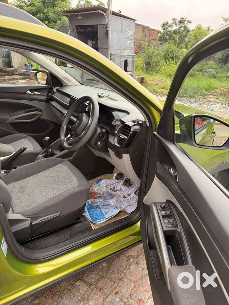 Skoda Kylaq Petrol Signature 2025