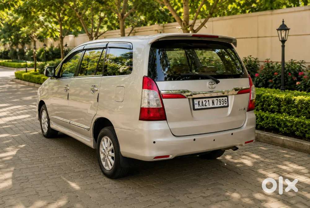 Toyota Innova Diesel 2.5v Model Car For Sale.