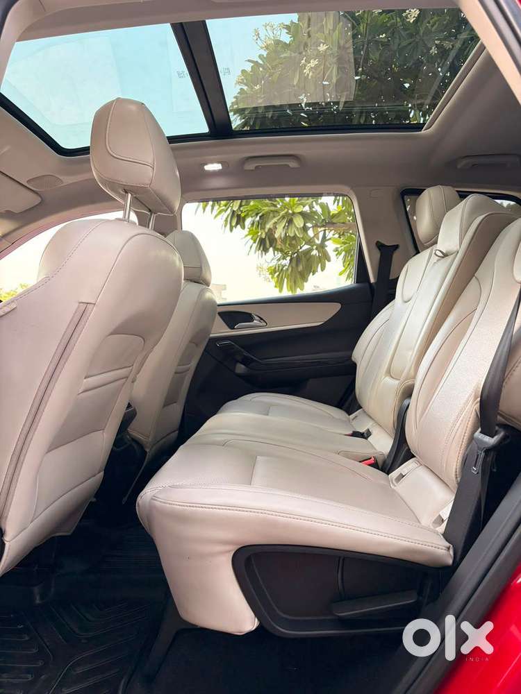 Mahindra Xuv700 2.0 Ax 7 Petrol At Str, 2023, Petrol