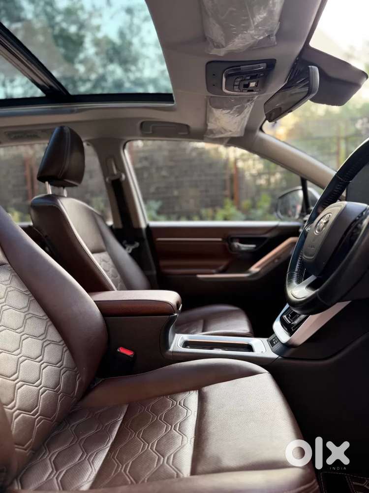 Toyota Innova Hycross 2.0 Zx (o) Hybrid 7 Str, 2024, Petrol