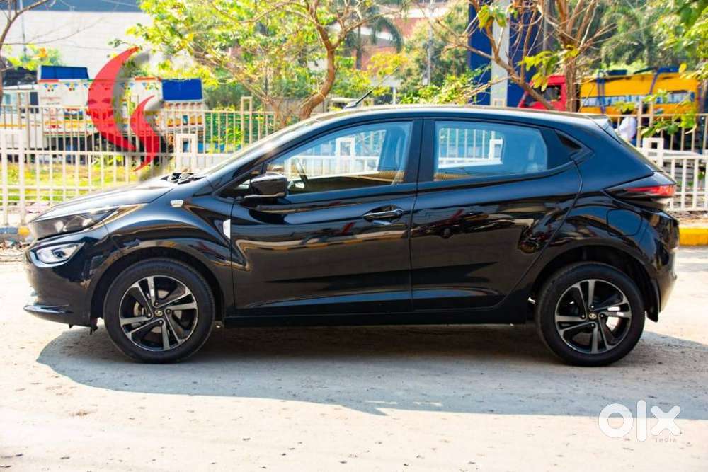 Tata Altroz 1.2 Xza Plus Dark Edition Dct, 2023, Petrol