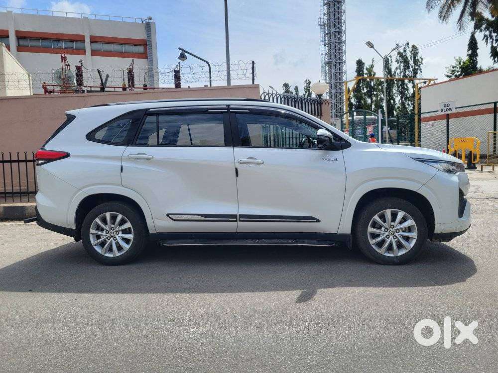 Toyota Innova Hycross 2.0 Vx Hybrid 8 Str, 2023, Petrol