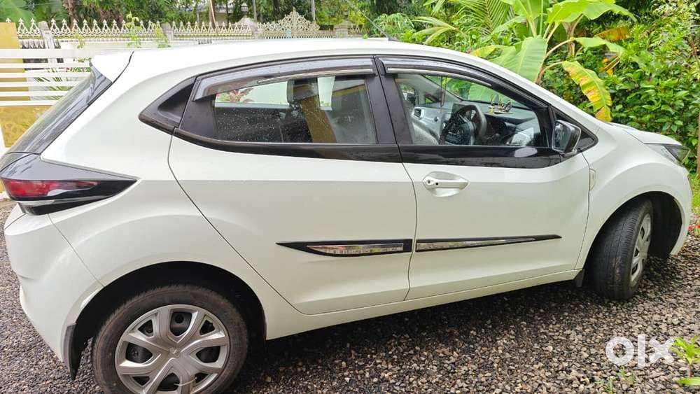 Tata Altroz Petrol 2021