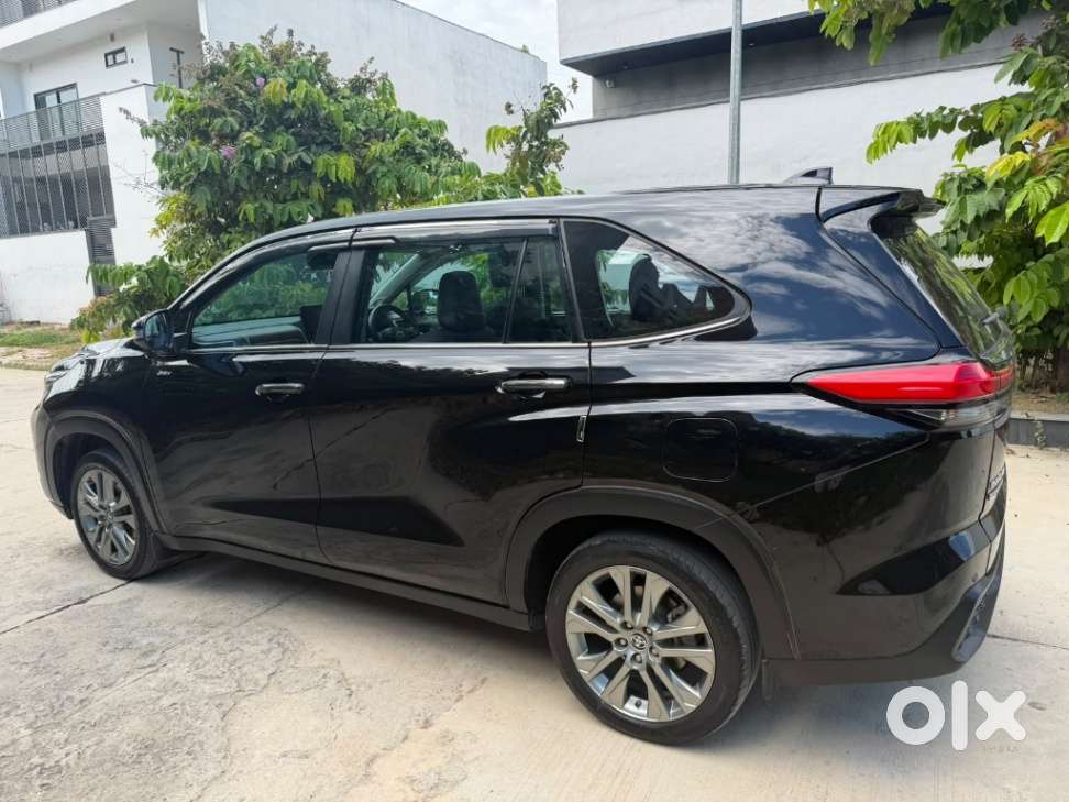 Toyota Innova Hycross 2.0 Zx (o) Hybrid 7 Str, 2025, Cng & Hybrids