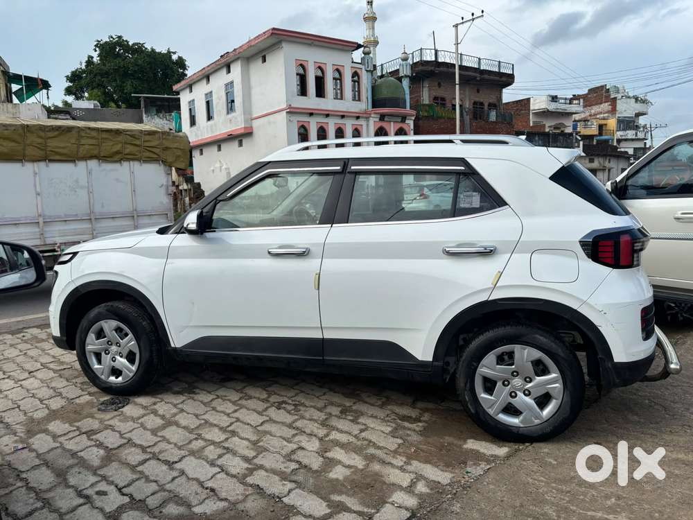 Hyundai Venue, 2023, Petrol