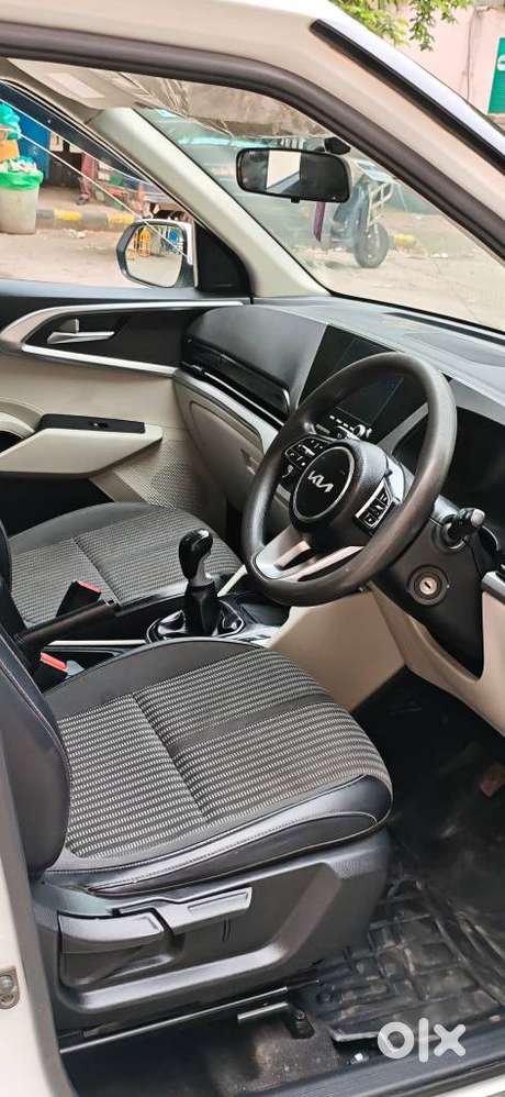 Kia Carens 1.4 Prestige 7 Str, 2023, Petrol