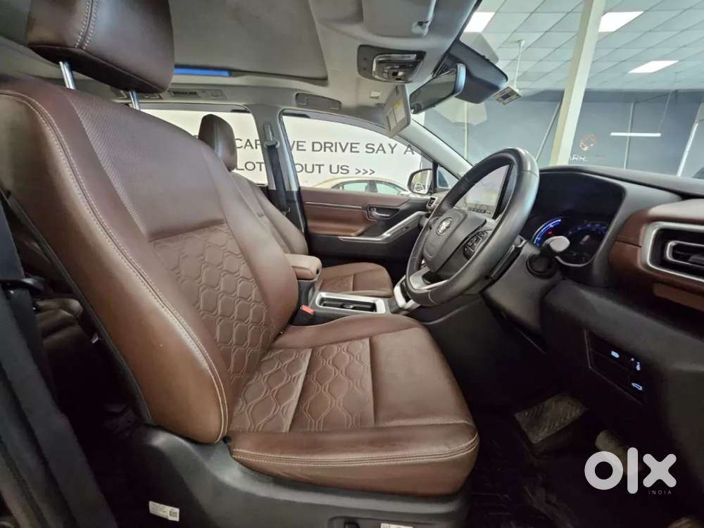 Toyota Innova Hycross 2.0 Zx (o) Hybrid 7 Str, 2024, Petrol