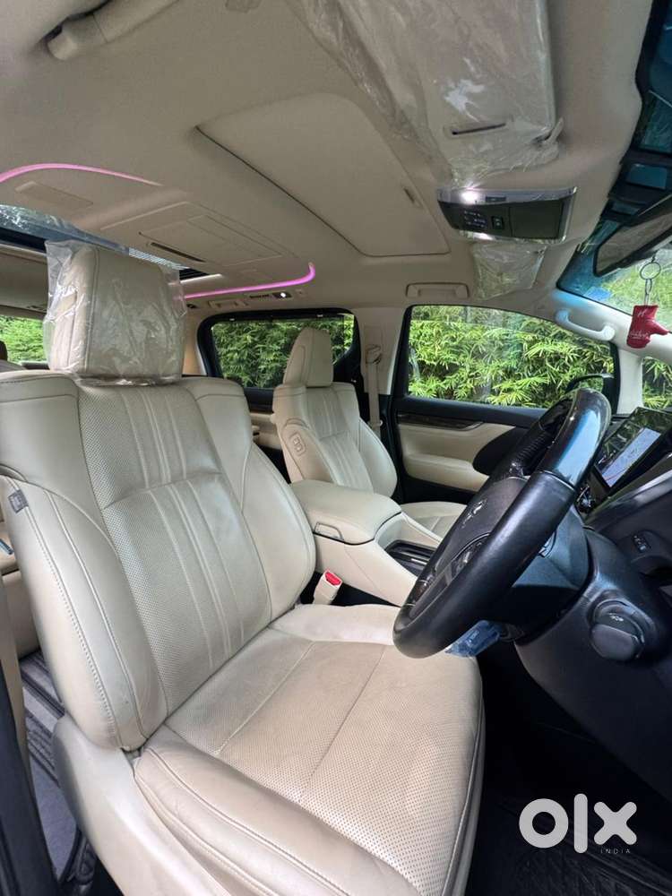 Toyota Vellfire 2.5 Executive Lounge, 2022, Petrol