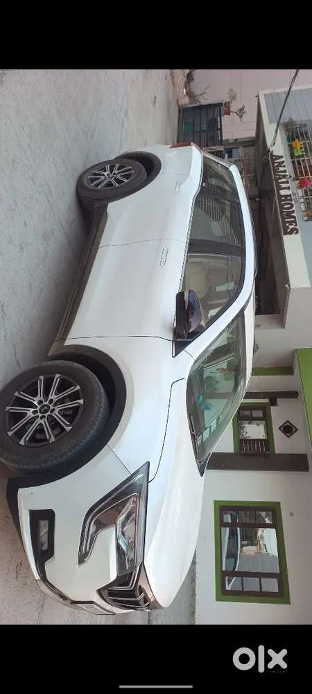 Xuv 7oo Ax7 2024 Diesel Well Maintained.