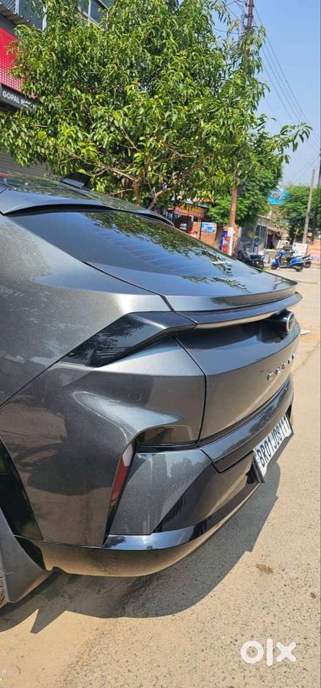 Well Maintained Car With Panoramic Sunroof