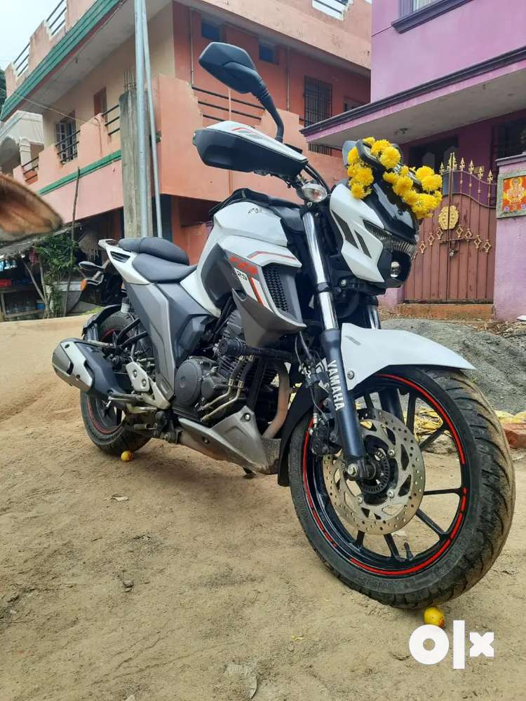 Fz25 bs6 white sales