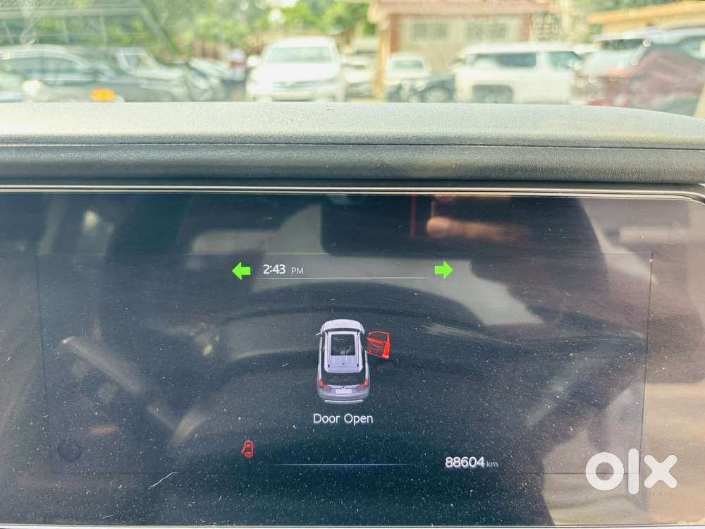 Mahindra Xuv700 2.0 Ax 5 Petrol Mt Str, 2022, Petrol