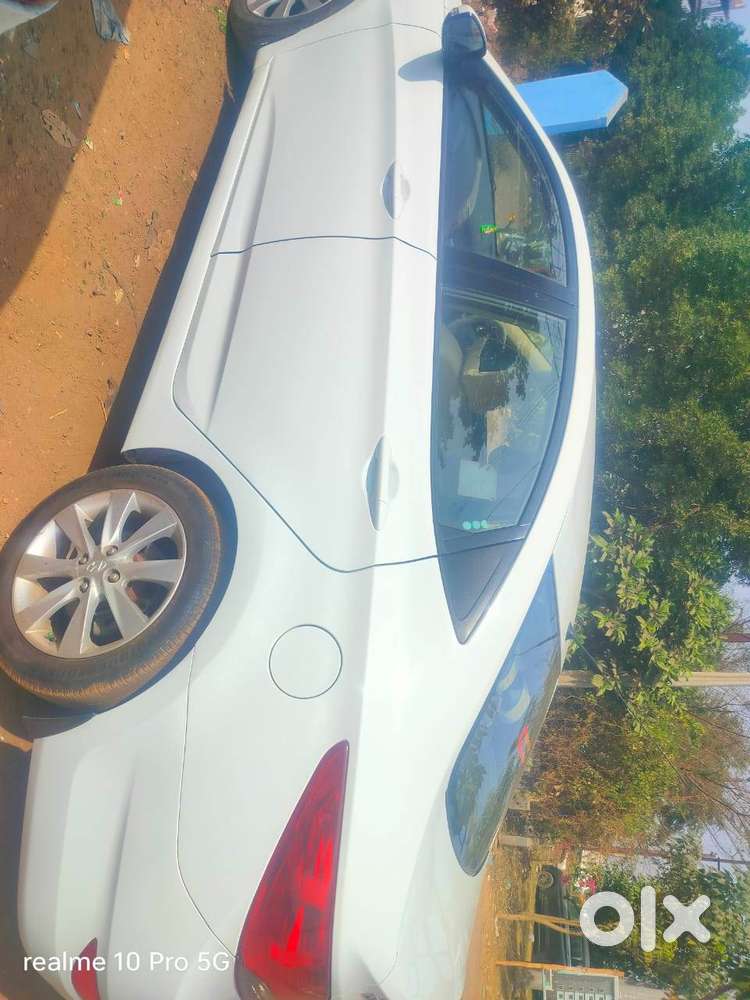 Hyundai Fluidic Verna White Colour