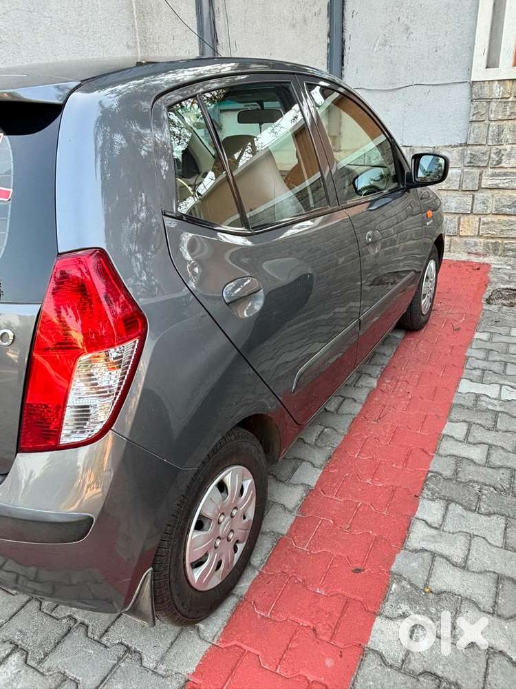 I10 -sportz At-  Excellent Condition