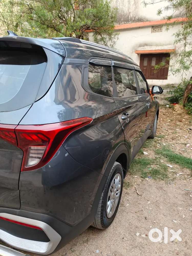 Kia Carens 2024 Petrol Well Maintained