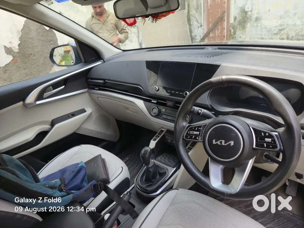 Kia Carens Prestige Manual Petrol 2023 Variant
