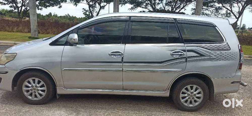 Toyota Innova 2.5 V Top End Model Alloy Wheels, Airbags Super Conditio