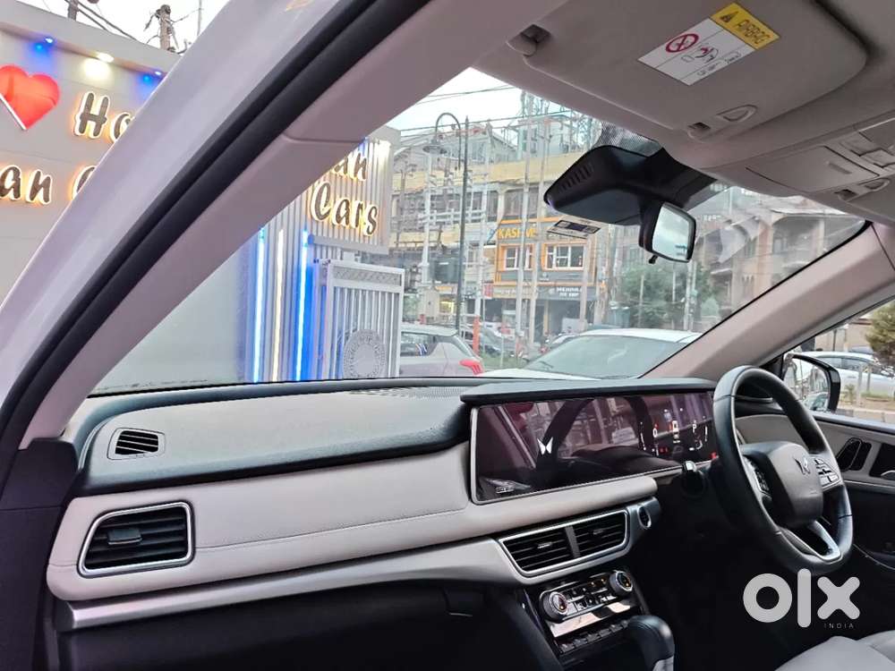 Mahindra Xuv700 2.2 Ax 7 Diesel At Luxury Pack Str Awd, 2023, Diesel
