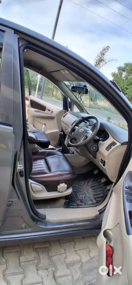 Toyota Innova 2014 Diesel 110000 Km Driven