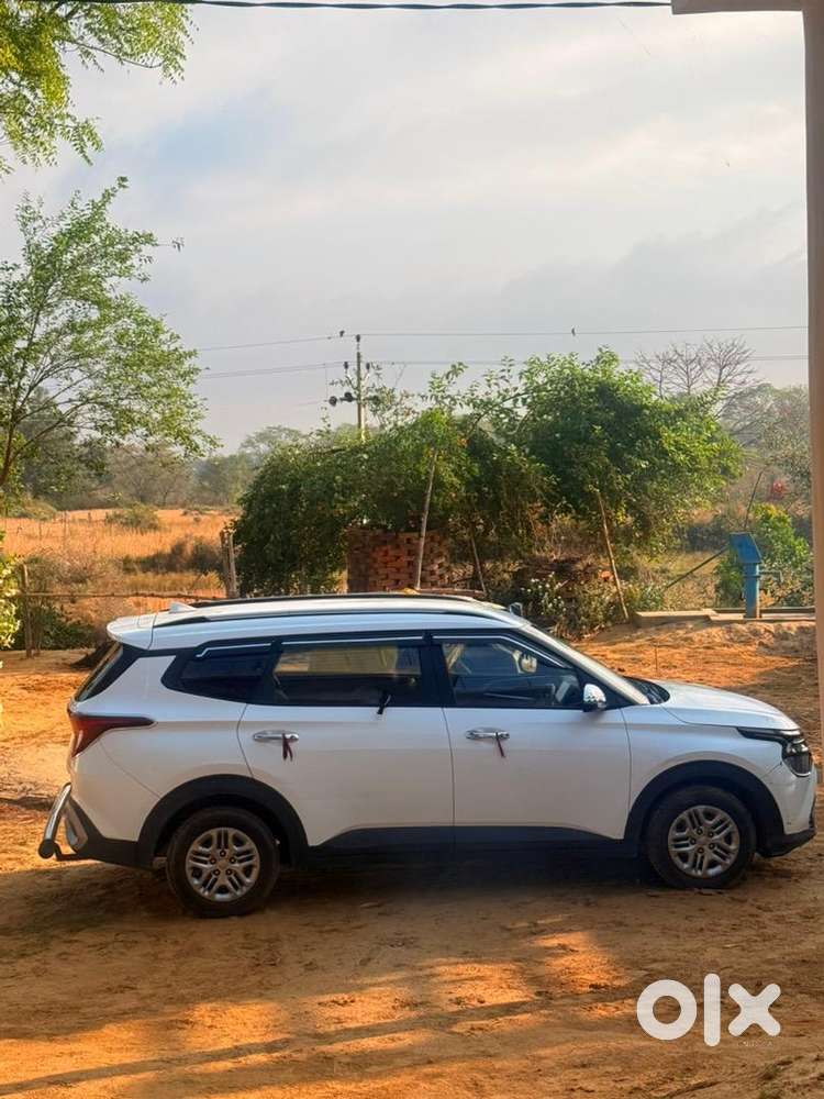 Kia Carens 2023 Petrol 76000 Km Driven