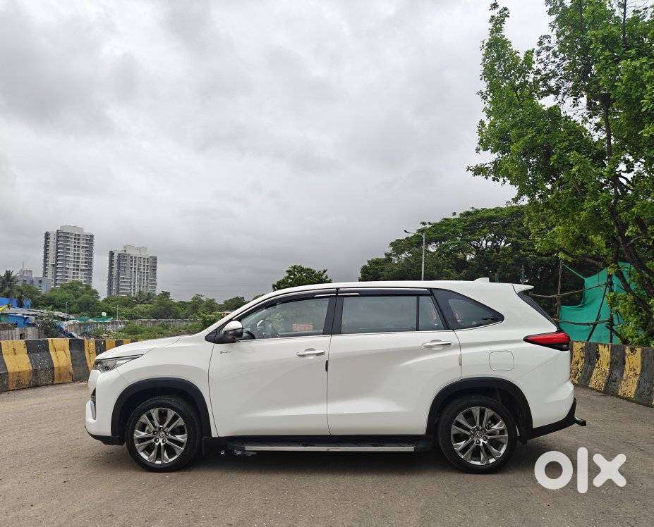 Toyota Innova Hycross 2.0 Zx (o) Hybrid 7 Str, 2025, Petrol