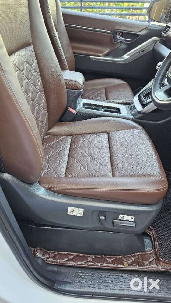 Toyota Innova Hycross 2.0 Zx (o) Hybrid 7 Str, 2025, Petrol