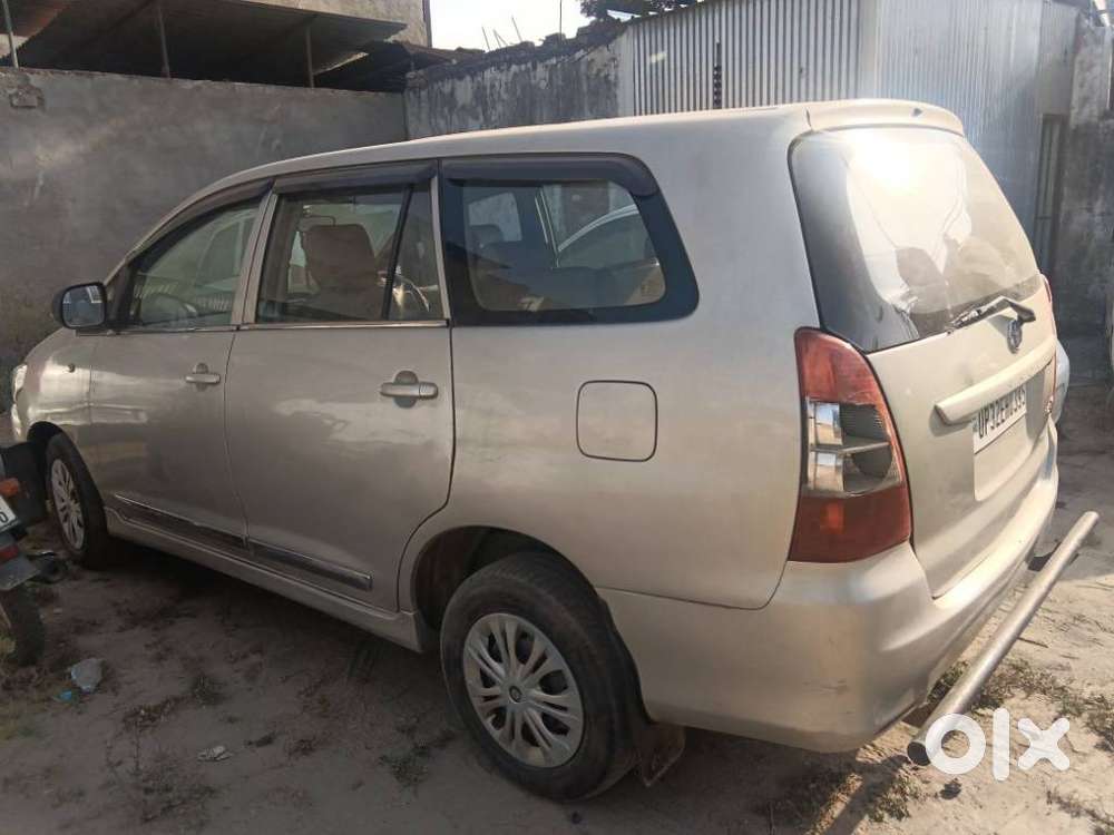 Toyota Innova 2.5 E Diesel Ms 8-seater, 2012, Diesel