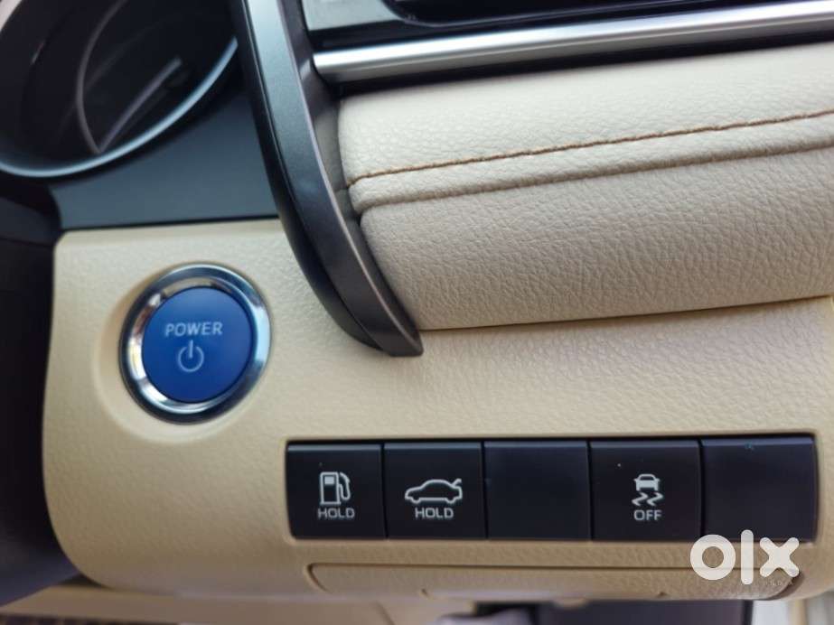 Toyota Camry Hybrid, 2024, Petrol