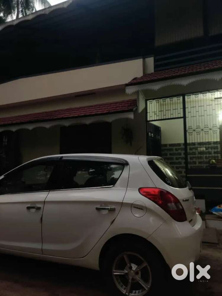 Hyundai I20 2009  Asta  White Colour