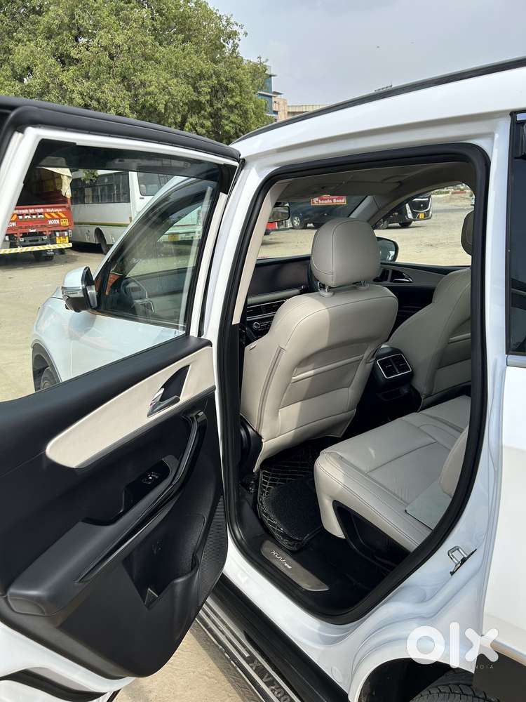 Mahindra Xuv700 2.0 Ax 7 Petrol At Luxury Pack Str, 2023, Petrol