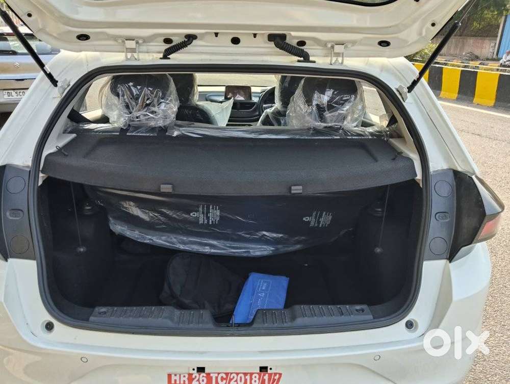 Tata Altroz Xz, 2025, Petrol