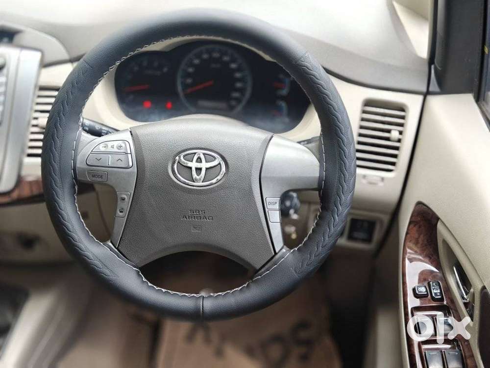 Toyota Innova 2.5 Vx (diesel) 8 Seater Bs Iv, 2013, Diesel