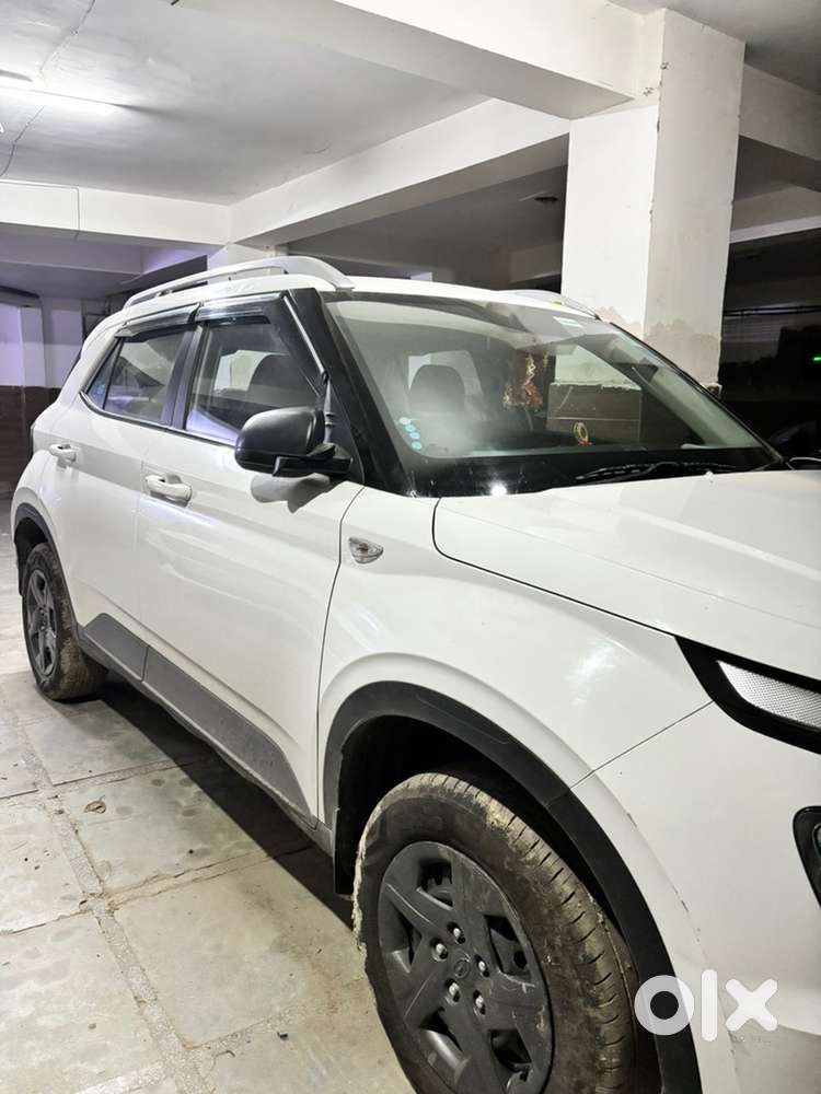 Hyundai Venue Petrol Manual 2024