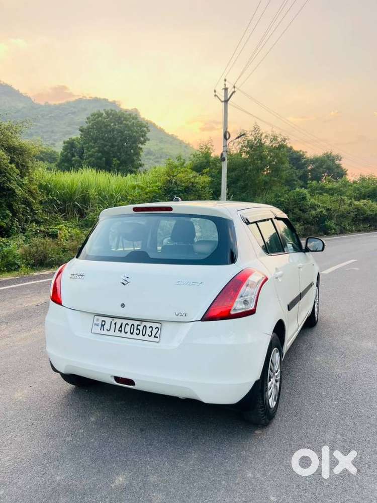 Maruti Suzuki Swift Vxi + Manual, 2012, Petrol