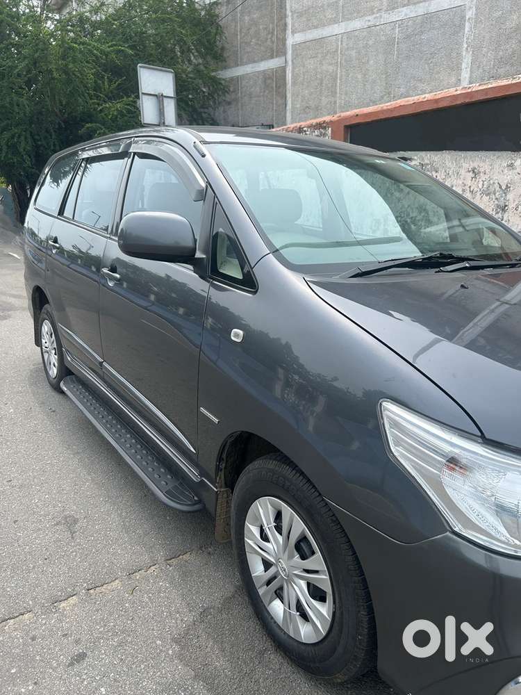 Toyota Innova 2015 2.5 G (bs4) - 8 Seater